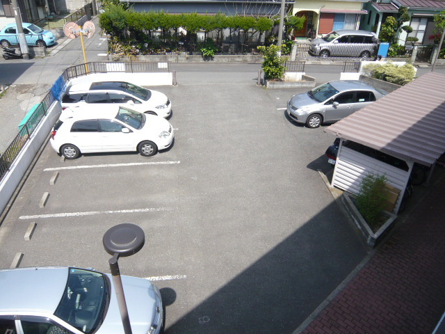 サンハイツ六浦の駐車場