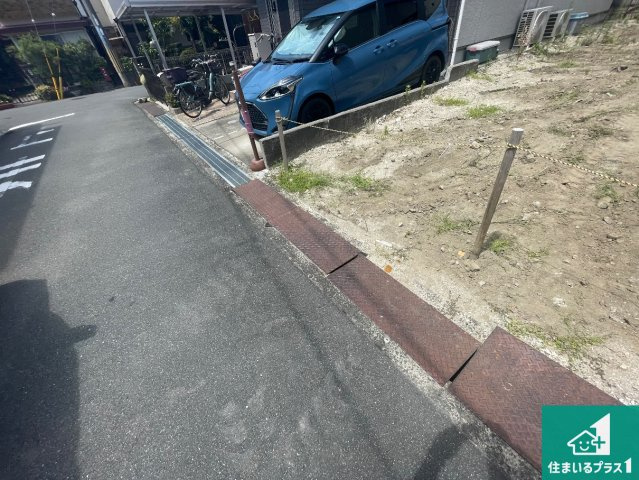 摂津市新在家　第2期　新築一戸建ての前面道路含む現地写真|周辺は落ち着いた街並みの住宅地！子育てがしやすい住環境です！まだ未完成ですが、現地でしかわからない事もございます。是非一度ご覧ください。