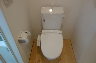 【トイレ】 | エグゼ西大阪 | 落ち着いた色調のトイレです