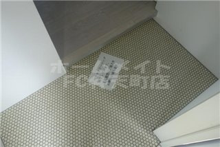 【玄関】 | エグゼ西大阪 | 収納もある玄関です