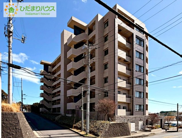 アネージュ会瀬グランヒル　の外観|現地で見ると印象が変わる、存在感のあるマンションです。
周辺環境とのバランスも良く、実際に足を運んでいただく価値のある物件。
ぜひ一度、現地にてご確認ください。