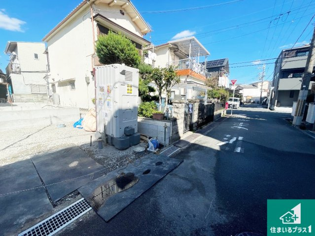 ■摂津市新在家　第2期　新築一戸建ての前面道路含む現地写真|周辺は落ち着いた街並みの住宅地！子育てがしやすい住環境です！まだ未完成ですが、現地でしかわからない事もございます。是非一度ご覧ください。