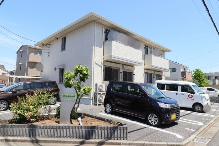 フォレストヒルズの駐車場