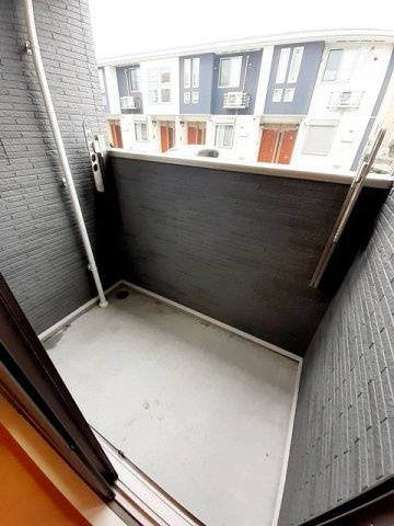 【バルコニー】 | フェリースⅢ | 開放的で明るい空間を演出してくれるバルコニーです