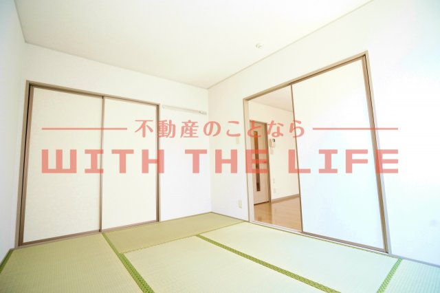 リヴァージュ【キャッシュバック対象】の和室|明るい和室です