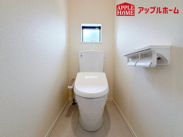 ハートフルタウン さいたま市北区奈良町42番のトイレ|節水型でエコなトイレには、今では当たり前の温水洗浄機能付き。便座を温める機能もついていて、居心地の良い空間♪