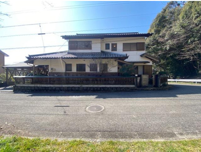 「7SLDKの和風邸宅」高知市春野町南ヶ丘　中古物件の外観|閑静な住宅地の中にある和風邸宅、風格がありながら落ち着いた住環境に溶け込む外観です