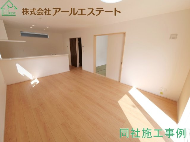 加古川市平岡町一色第11　　　JR「東加古川駅」徒歩19分の居間・リビング