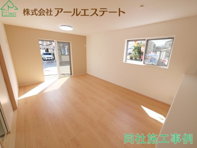加古川市平岡町一色第11　　　JR「東加古川駅」徒歩19分の居間・リビング