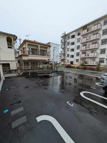ヒカルサ神戸王塚台Ⅰの駐車場|車をお持ちの方に嬉しい駐車場付きの物件です