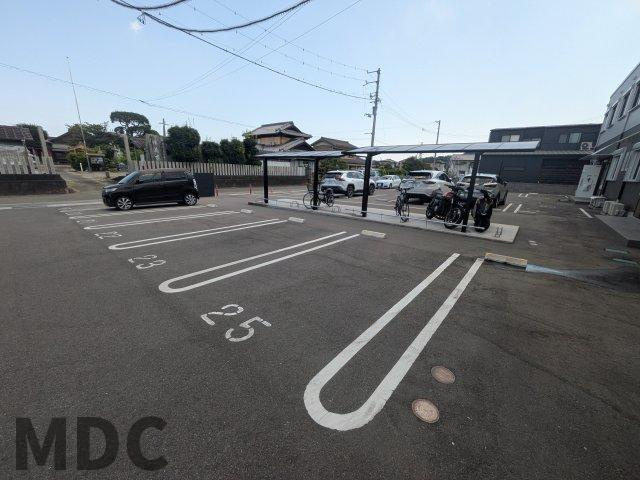 サニースクエア石井Bの駐車場