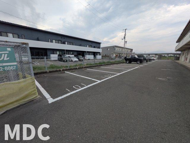 ハローハイツの駐車場