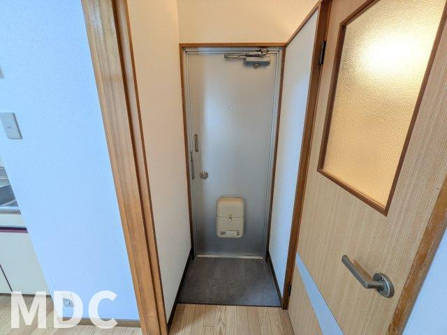 ハローハイツの玄関