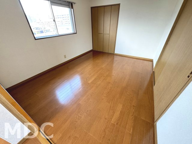 ガーデンヒルズ昭和町Iの洋室