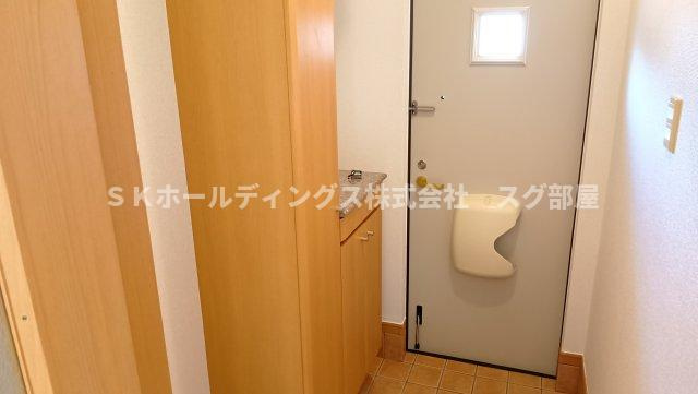 シュティルラント　Ⅰの玄関|ローソン 大宮町周枳店まで1700m