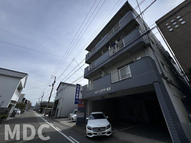 徳島市佐古四番町の賃貸マンションの駐車場
