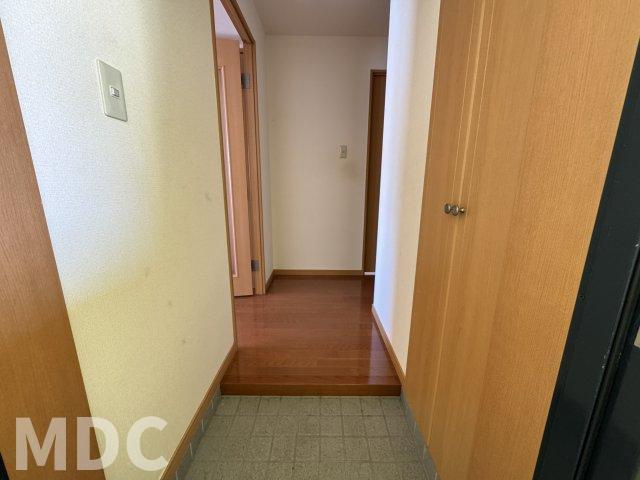 ブレイン佐古1の玄関