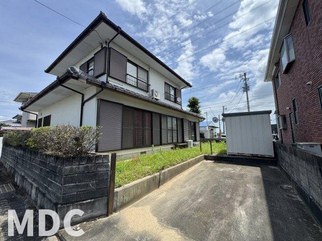 石井町戸建の駐車場