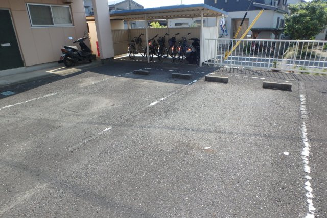 エクセルハイム大池Ｂ棟の駐車場