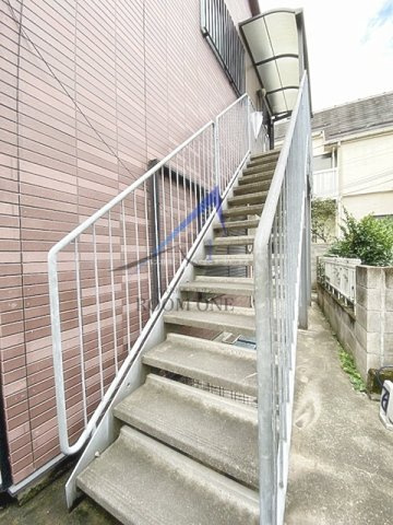 メゾン西早稲田 のその他共用部分|共用階段です。