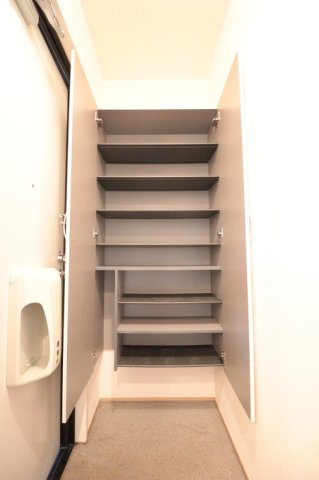レジデンス若松一番館の玄関
