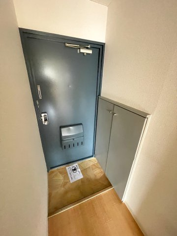アベニュー岸里の玄関