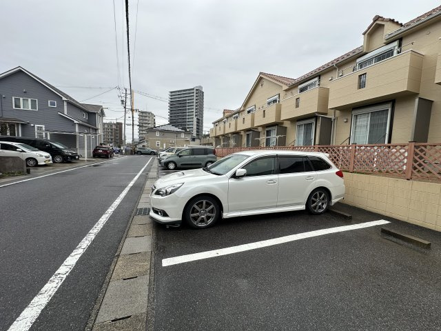 グランディール浄水の駐車場