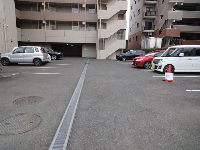 【駐車場】