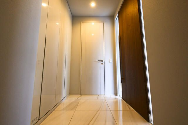 三田ガーデンヒルズ　　ＶＩＬＬＡ棟の玄関