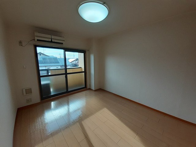 クノスペンの内装|明るい室内です