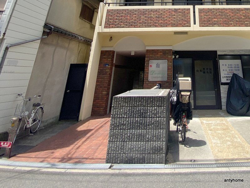 ドゥエリング上汐　仲介手数料無料のエントランス