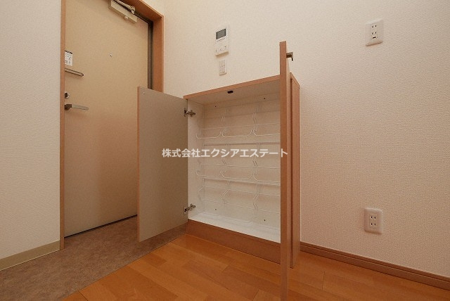 Fmaison西加賀屋Ⅱ番館の玄関