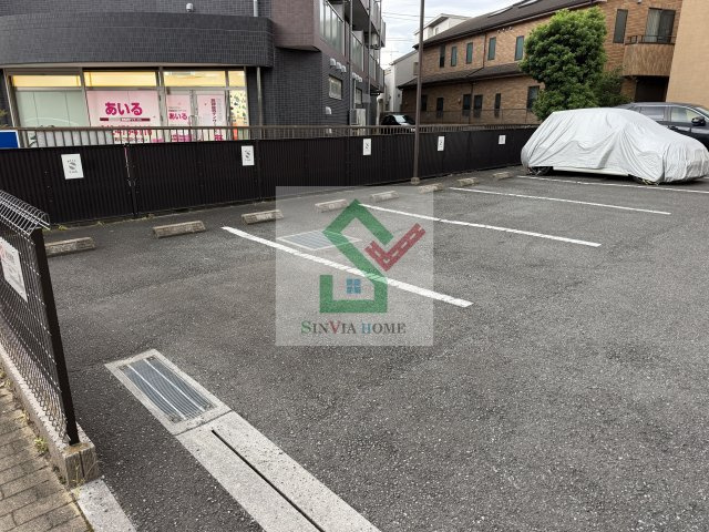 ガーデンコートの駐車場