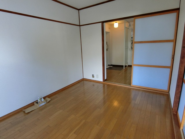 中ノ山ハイツの洋室
