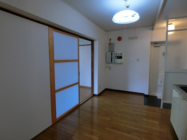 中ノ山ハイツの居間・リビング