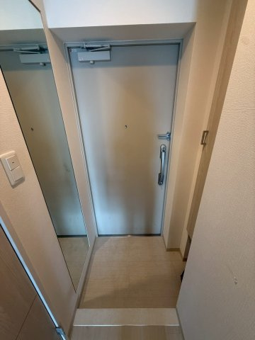 Tenue三田の玄関