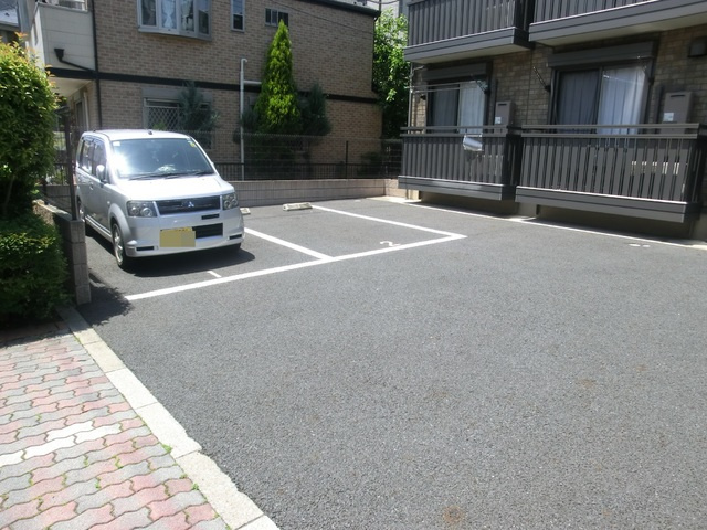 ラ　フローラの駐車場|敷地内駐車場です。