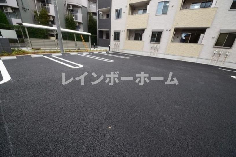 Ｂｅｅｅ　ｙｏｎｄの駐車場