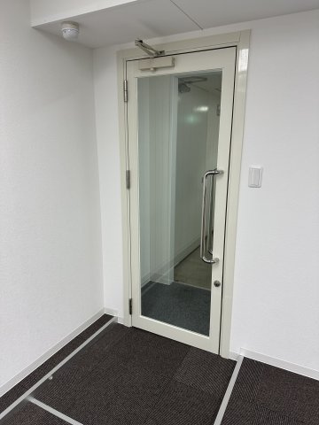 ニュー若杉ビルの玄関