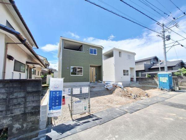 寒田南町第1-2号棟の前面道路含む現地写真|前面道路含む現地(2026年8月撮影)