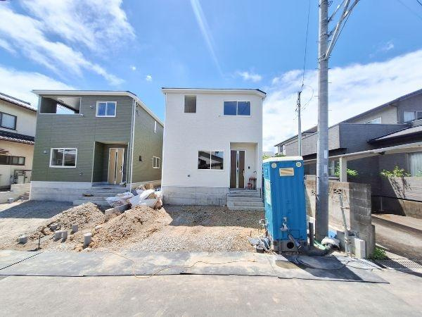 寒田南町第1-1号棟の前面道路含む現地写真|前面道路含む現地(2026年8月撮影)