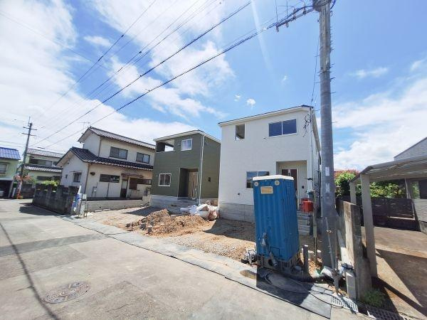 寒田南町第1-1号棟の前面道路含む現地写真|前面道路含む現地(2026年8月撮影)