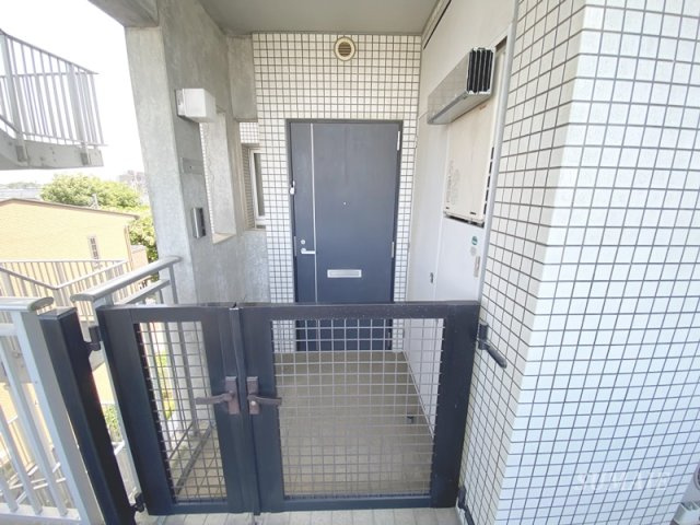 セレーノ大宮E棟の玄関|便利な玄関ポーチ☆