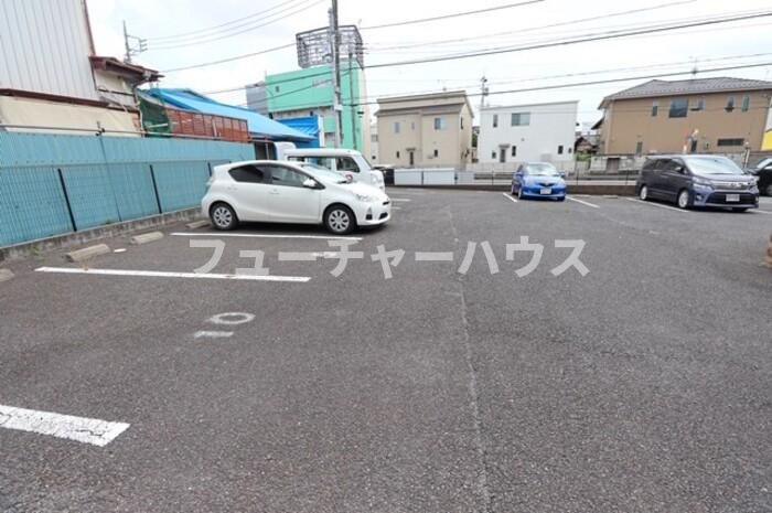 スぺラーレの駐車場