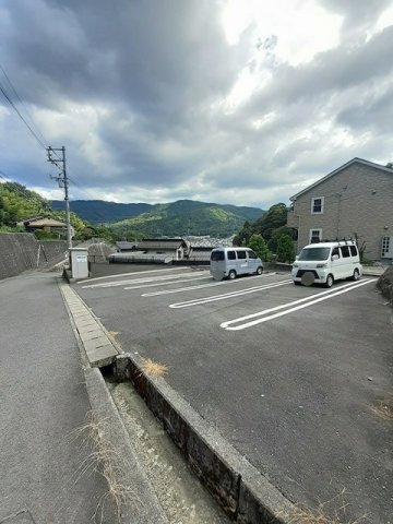 ラフィネの駐車場|駐車スペースもあります
