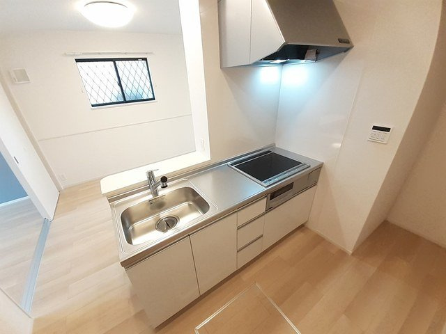 アルドールのキッチン|IHヒーターのついたきれいなキッチンです