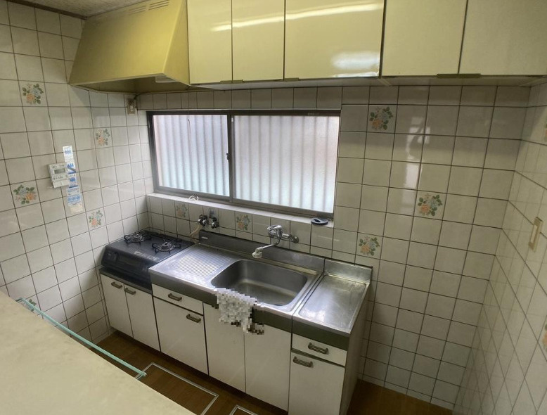 惣社2丁目のキッチン|使い勝手のよいキッチン♪窓があり、自然光が入る明るい空間です。