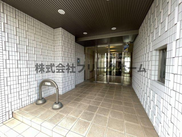 小金井市本町４丁目の賃貸マンションのエントランス