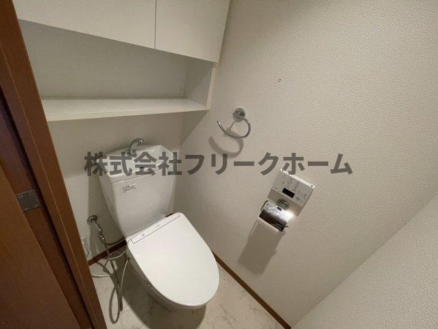 小金井市本町４丁目の賃貸マンションのトイレ