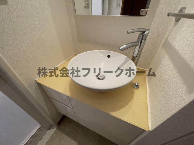 小金井市本町４丁目の賃貸マンションの洗面所